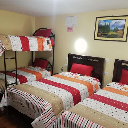 Hotel Navarra Riobamba Zimmer foto